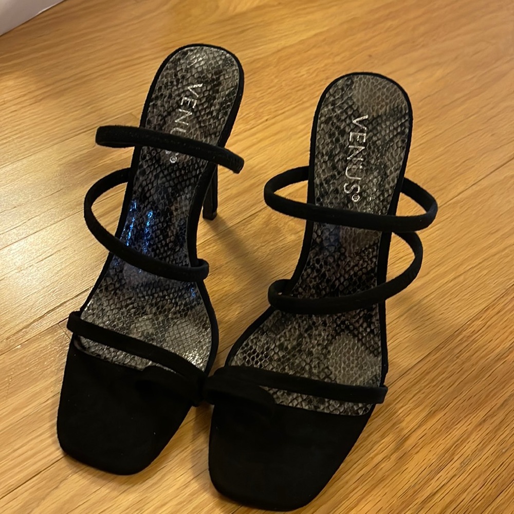 Venus Black Velvet Heel
